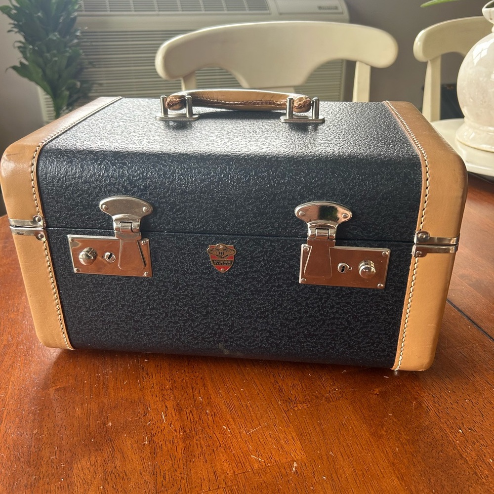 VINTAGE McBrine Cosmetics Train Case Luggage EUC